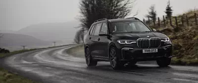 BMW X7 M50d UK-spec      UltraWide 21:9