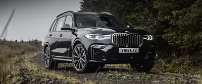 BMW X7 M50d UK-spec      UltraWide 21:9