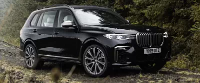 BMW X7 M50d UK-spec      UltraWide 21:9