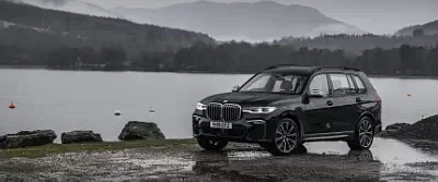 BMW X7 M50d UK-spec      UltraWide 21:9