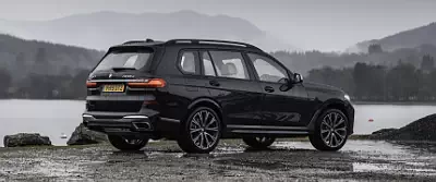 BMW X7 M50d UK-spec      UltraWide 21:9