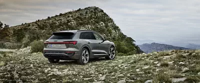 Audi Q8 55 e-tron quattro      UltraWide 21:9