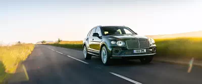 Bentley Bentayga Hybrid (Viridian) UK-spec      UltraWide 21:9