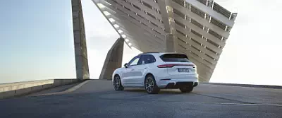 Porsche Cayenne E-Hybrid Sport Design Package      UltraWide 21:9