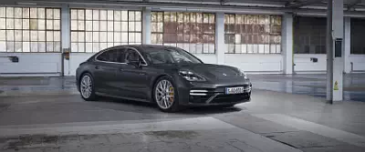 Porsche Panamera Turbo S E-Hybrid Executive      UltraWide 21:9