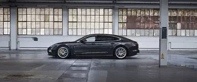 Porsche Panamera Turbo S E-Hybrid Executive      UltraWide 21:9